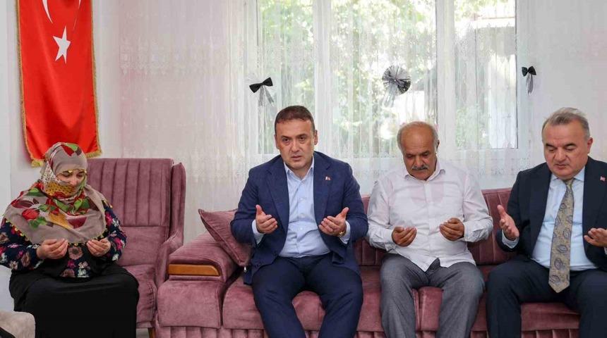 Bilecik Valisi Sözer Bozüyük'te esnafla buluştu