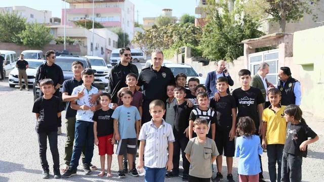 Şırnak Emniyet Müdürü Sazak çocuklarla oyun oynayıp esnafla bir araya geldi