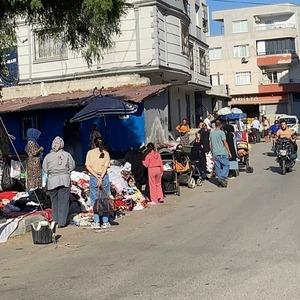 Mersin'de izinsiz pazar kaldırıldı