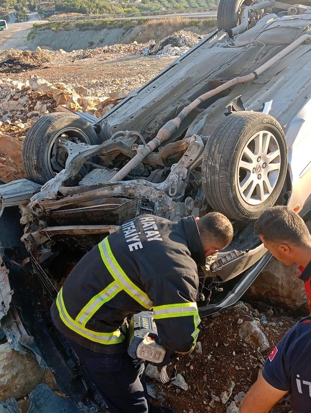 Hatay da araç takla attı! Sürücü yaralandı 2