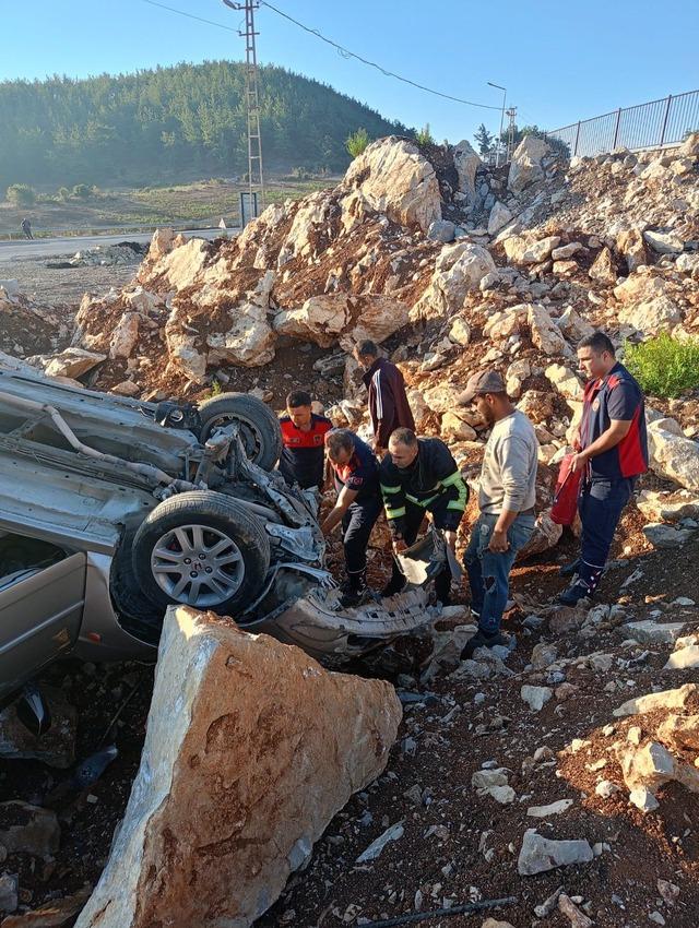 Hatay da araç takla attı! Sürücü yaralandı 1