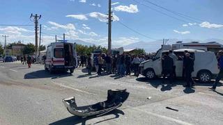 Iğdır’da zırhlı polis aracıyla otomobil çarpıştı: 4 yaralı