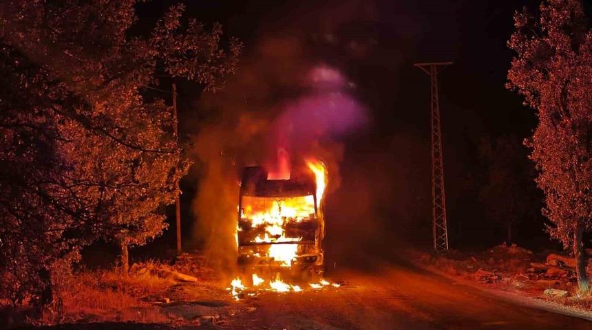 Adıyaman'da kamyon yandı