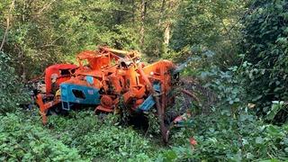 Uçuruma yuvarlanan kamyonun şoförü hayatını kaybetti