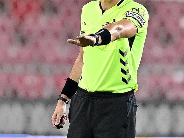 Türkiye'de futbol terörü bitmiyor! Maçın hakemine bıçaklı saldırı! 'Niye bakıyorsun' dediler...