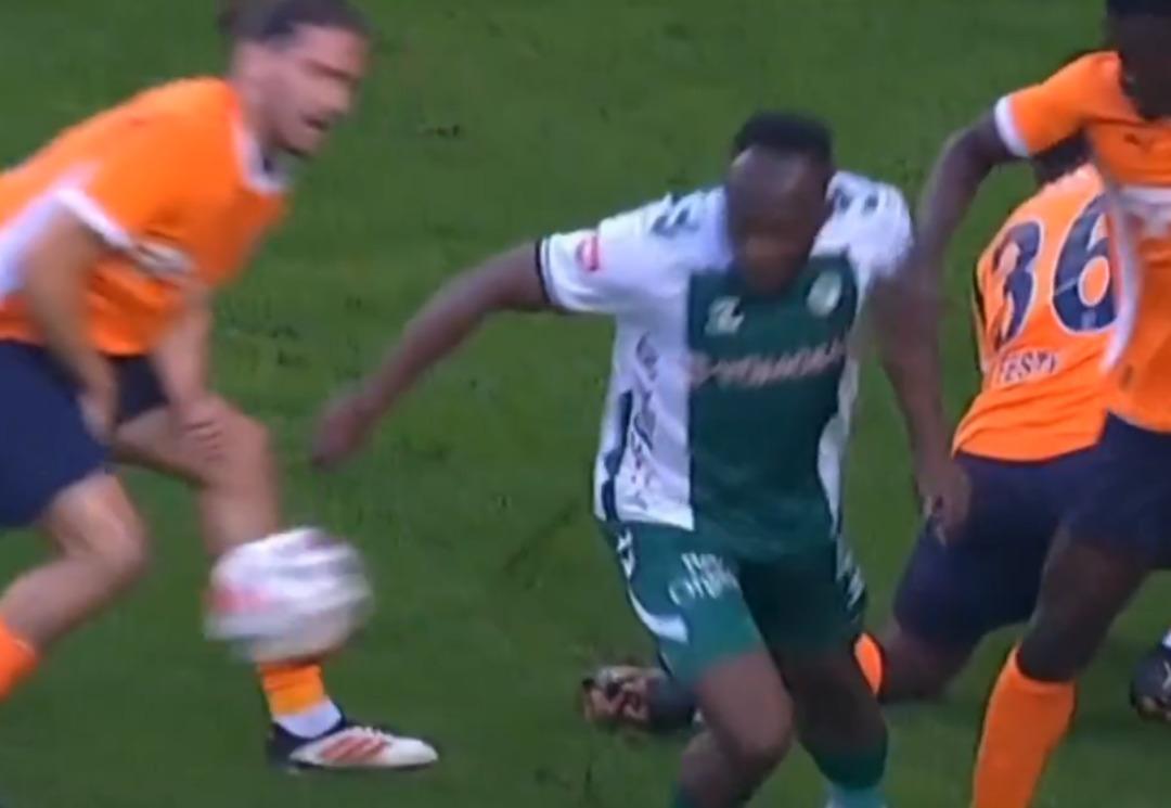 Başakşehir MHK yı istifaya davet etti! "Türk futbolunda bugün elle asist yapıldı!" 2