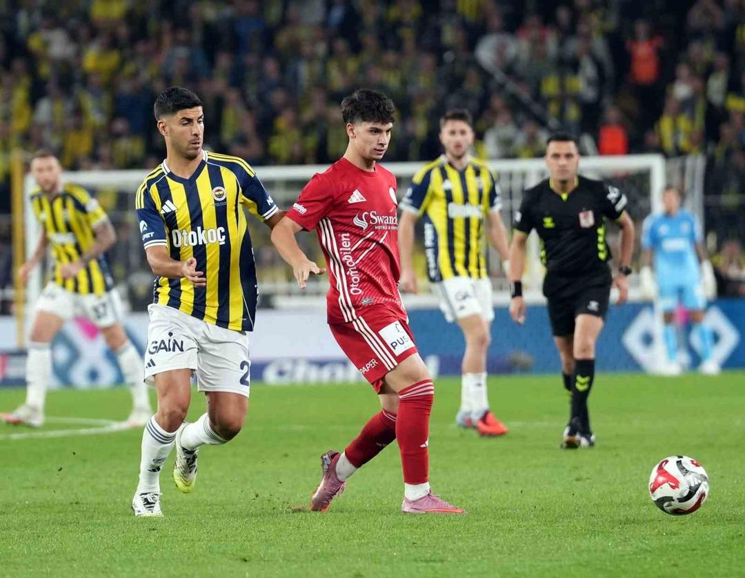Fenerbahçe, Kadıköy de 3 puana ulaştı! Antalyaspor karşısında kritik galibiyet 3