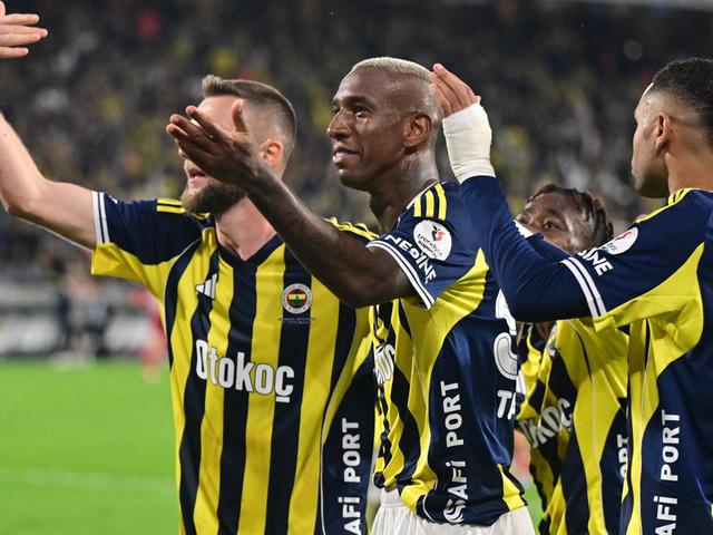 Fenerbahçe, Kadıköy'de 3 puana ulaştı! Antalyaspor karşısında kritik galibiyet