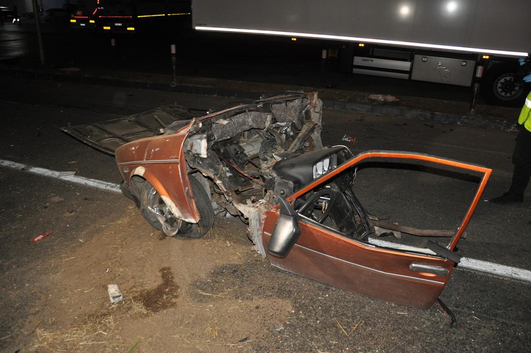 Manisa da katliam gibi kaza! Otomobil ikiye bölündü: 5 kişi hayatını kaybetti, 6 kişi yaralandı 1