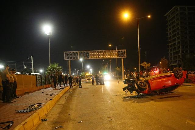 Hatay da otomobilin yayalara çarptığı kazada 3 kişi ölü, 3 kişi yaralandı 3