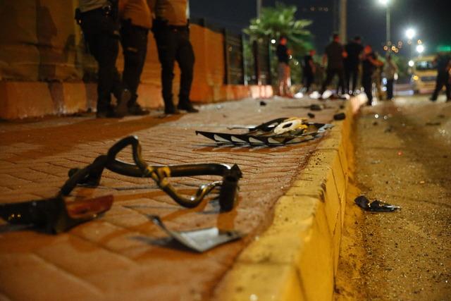 Hatay da otomobilin yayalara çarptığı kazada 3 kişi ölü, 3 kişi yaralandı 1