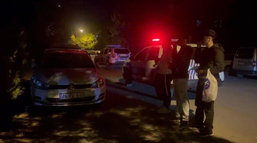 Asayiş olayını çekirdek çitleyerek izlediler