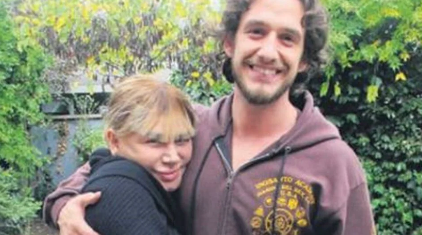 Sezen Aksu'nun oğlu Mithat Can &Ouml;zer'in son hali... Ayrılık sonrası inzivaya &ccedil;ekilmişti! 