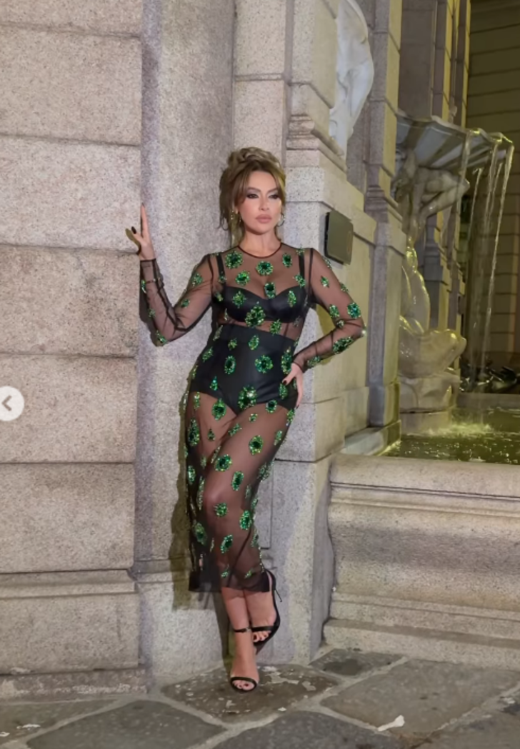 Hadise'den şeffaf seçim! Bir bakan bir daha baktı G2