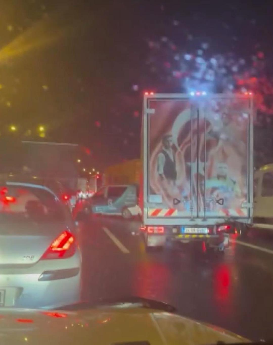 İstanbul da sabah kaosu! 17 araç birbirine girdi, trafik felç oldu 2