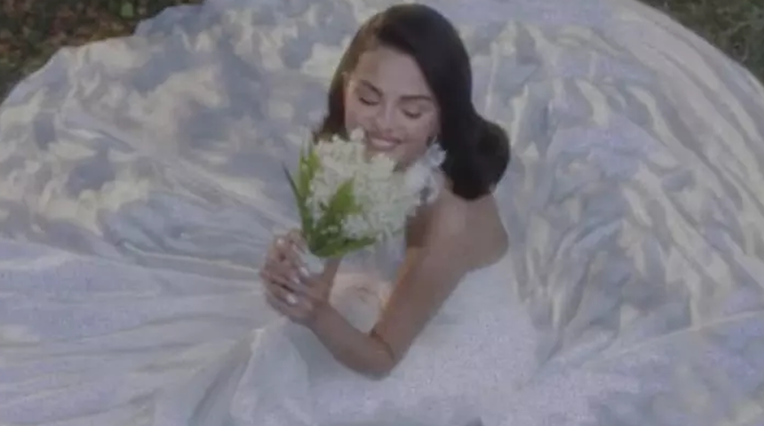 Tüm detayları gizlediler! Selena Gomez ile evlenen Benny Blanco merak edilen gelinliği paylaştı! 