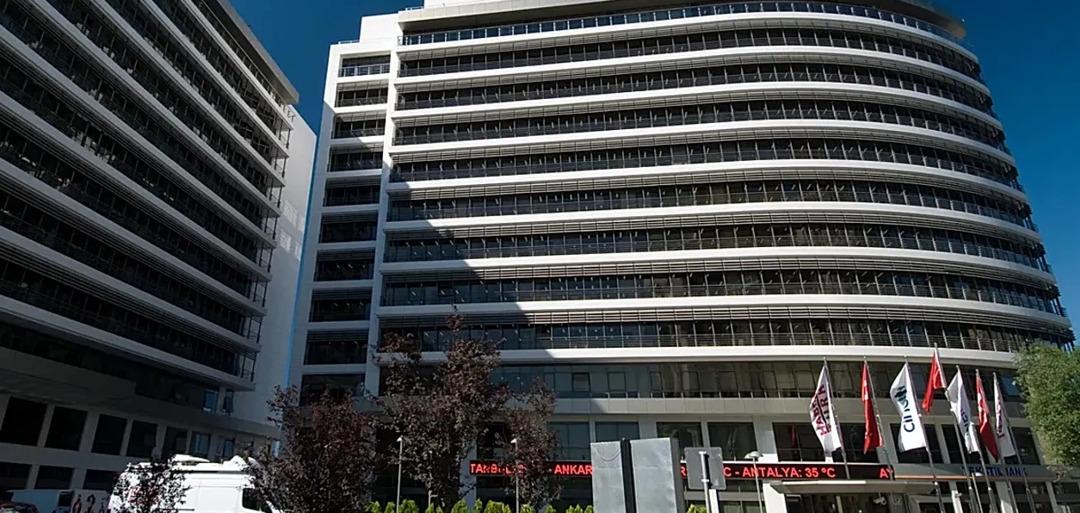 Birliktelikleri çok konuşulmuştu! Gazeteci Bahar Feyzan’dan şirketlerine el koyulan Turgay Ciner’e Gülbenli gönderme…  3