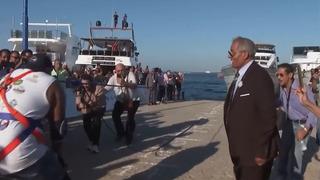 700 tonluk gemiyi dişleriyle çekti! İnanılması güç olayın sahibi açıkladı: Sıradaki hedefi denizaltı ve uçak