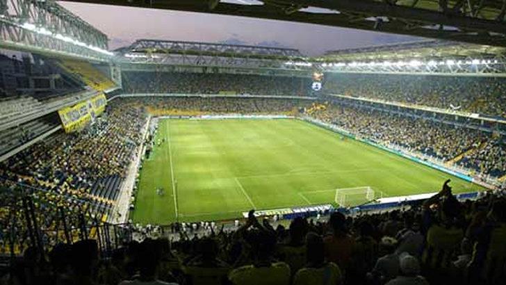 Galatasaray'ın F.Bahçe deplasmanında oynayacağı zorlu derbiye yakın ilgi var. Şükrü Saracoğlu’ndaki maçta birçok futbol menajeri tribünde yerini alırken en çarpıcı ilgi ise Liverpool’dan geldi.
