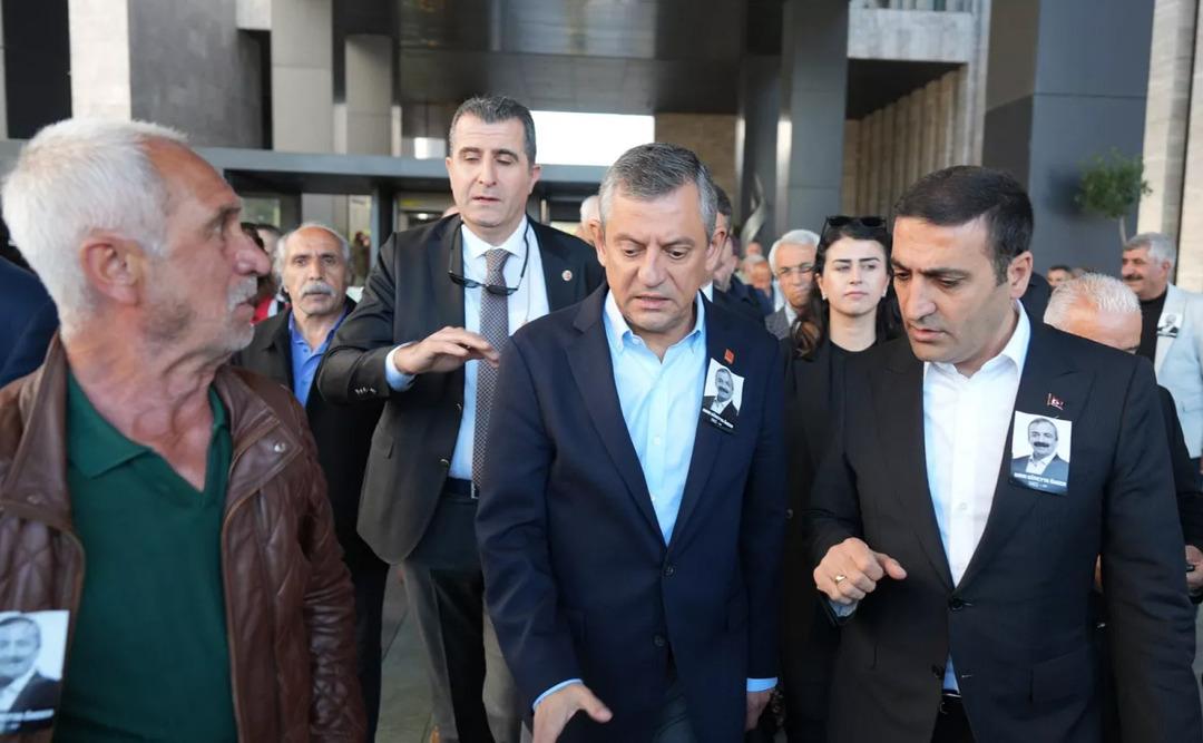 SON DAKİKA | Özgür Özel e yumruklu saldırıda yeni gelişme! 12 ay hapis cezası alan Selçuk Tengioğlu tahliye edildi 1