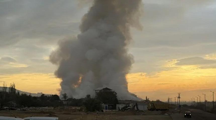 İzmir'de çöp aktarma noktasında yangın