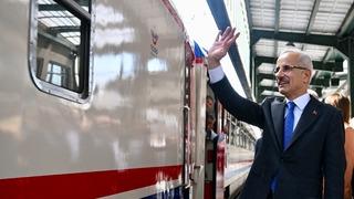 Bakan Uraloğlu duyurdu: Avrupa'nın en prestijli treni Orient Ekspres Türkiye'ye geliyor!