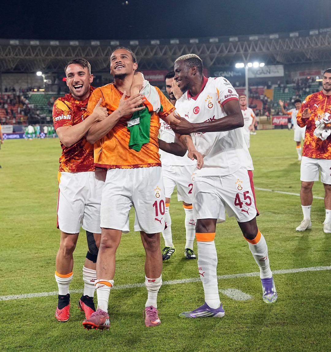 Galatasaray da Okan Buruk Şampiyonlar Ligi ndeki Liverpool maç öncesi Osimhen in durumu açıkladı!  4