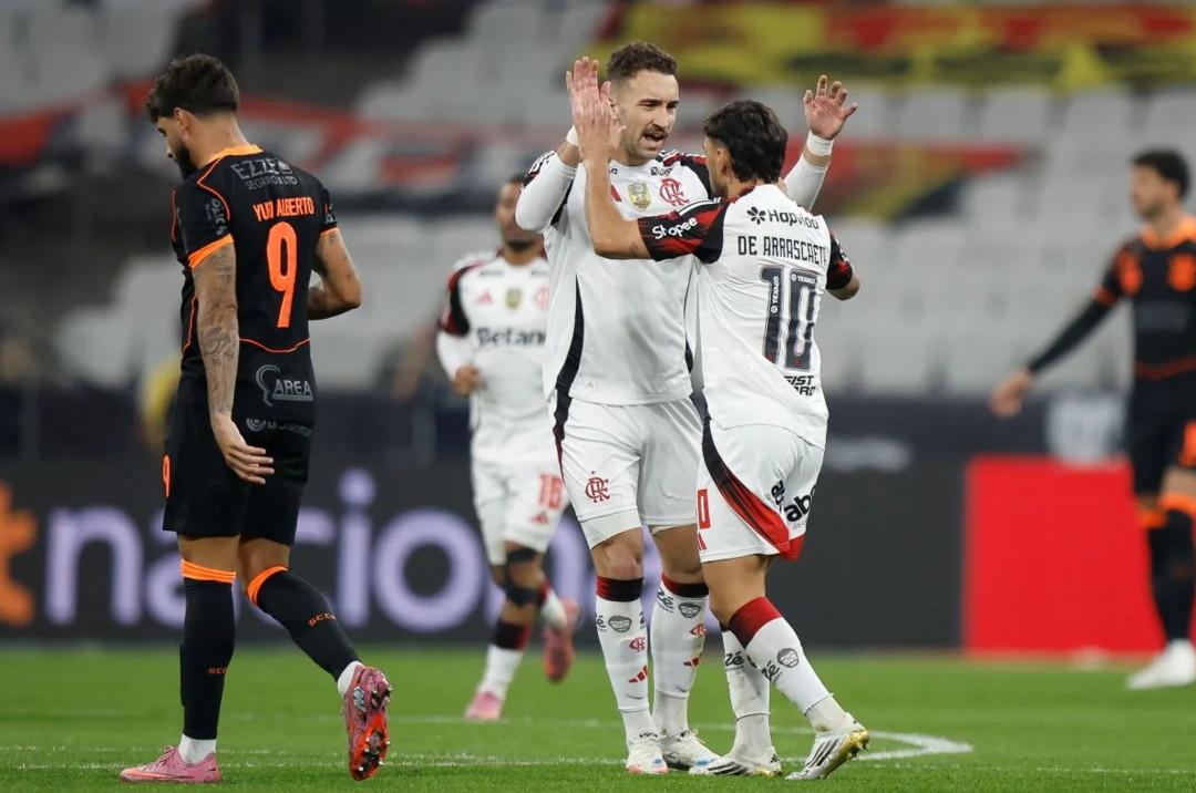 Flamengo, Corinthians Deplasmanında Zafere Ulaştı: Luiz Araújo nun Golü Galibiyeti Getirdi 2