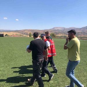 Odun keserken parmağı koptu! Hastaneye helikopterle götürüldü