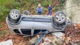 Sinop'ta istinat duvarına çarpan otomobilin sürücüsü yaralandı