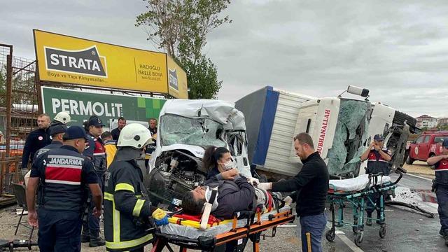 Tekirdağ’da işçi servisi ile kamyon çarpıştı: Çok sayıda yaralı 2