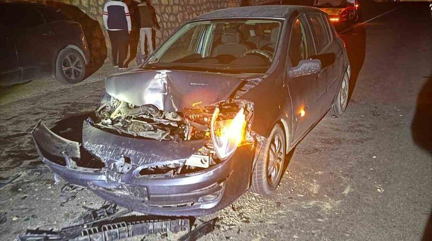 Beton mikseriyle çarpışan otomobilin sürücüsü yaralandı