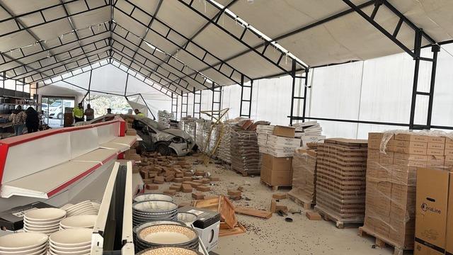 Bilecik te Kontrolden Çıkan Araç, İş Yerine Girdi 1