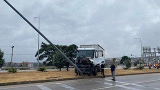 Çanakkale'de kamyon ile kamyonetin çarpıştığı kazada 1 kişi hayatını kaybetti