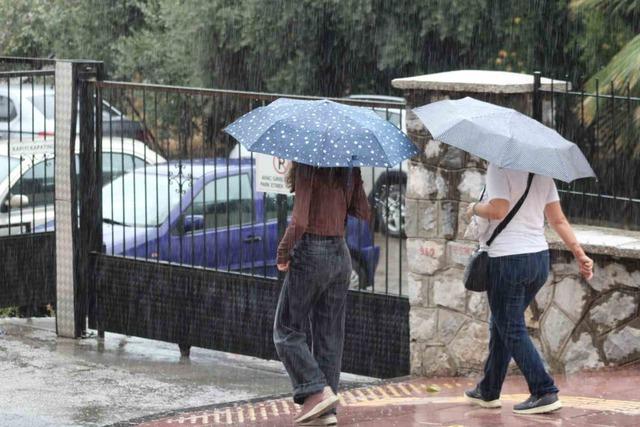 Aydın’da akşam sağanak yağmur hayatı olumsuz etkiledi 3