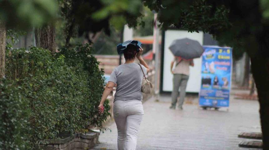 Aydın’da akşam sağanak yağmur hayatı olumsuz etkiledi