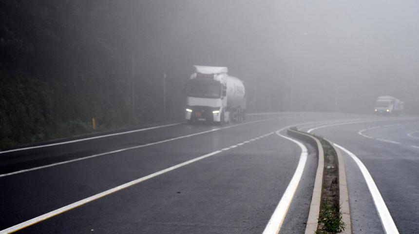 Bolu Dağı'nda sis ve sağanak etkili oldu