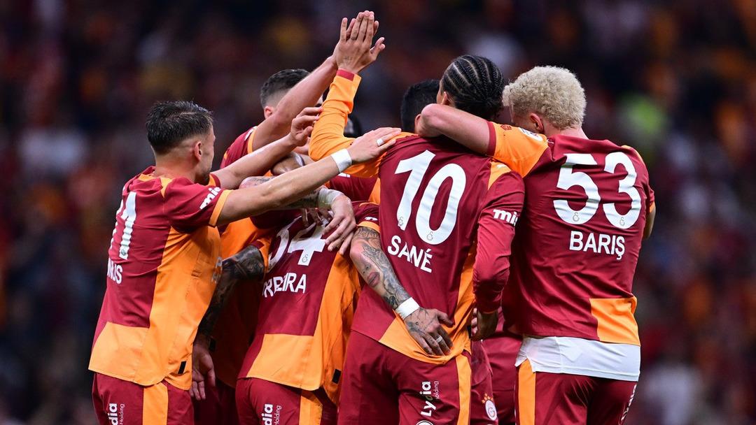 Liverpool ma&ccedil;ı &ouml;ncesi RAMS Park ta skorbord testi! Yansıtılan skor g&uuml;ndem oldu...  3