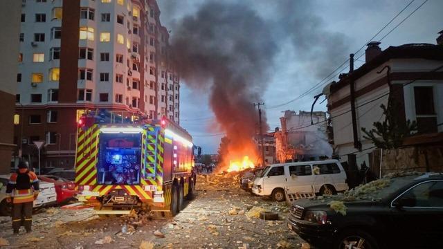 Rusya'nın Kiev'e düzenlediği saldırıdan acı haber! Sığınağa girmeyen Türk tır sürücüsü hayatını kaybetti