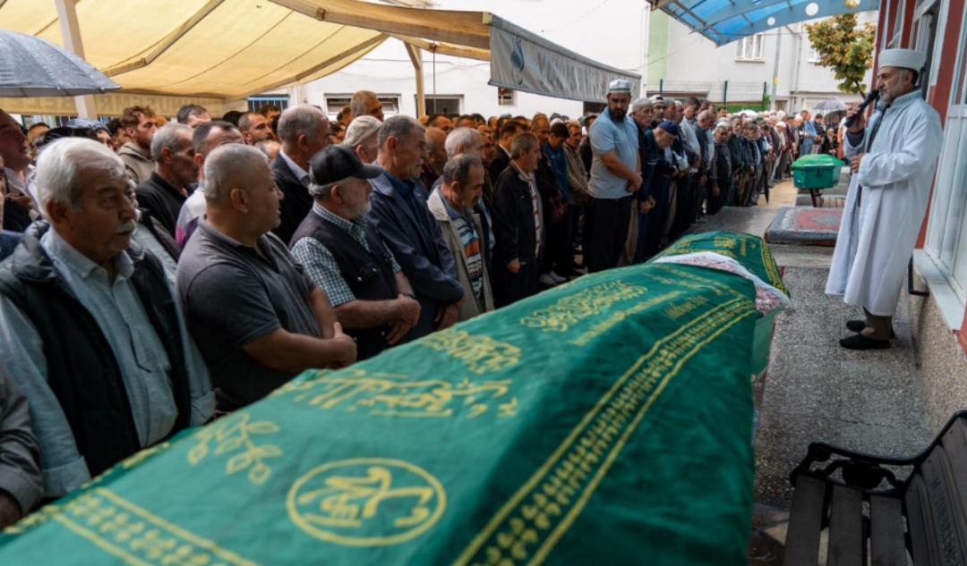 Araç ikiye bölündü, bir aile yok oldu... Geriye bir tek 4 yaşındaki Elanur kaldı 5