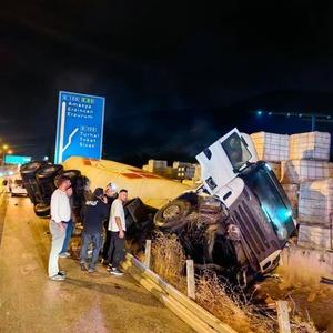 Amasya'da tanker devrildi: Sürücü yaralandı