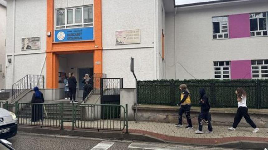 Bursa'daki ortaokulda alarm! 9 öğrenci aynı anda fenalaştı...