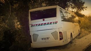 Katliam gibi kaza! Yolcu otobüsü ile otomobil çarpıştı: Yol trafiğe kapatıldı