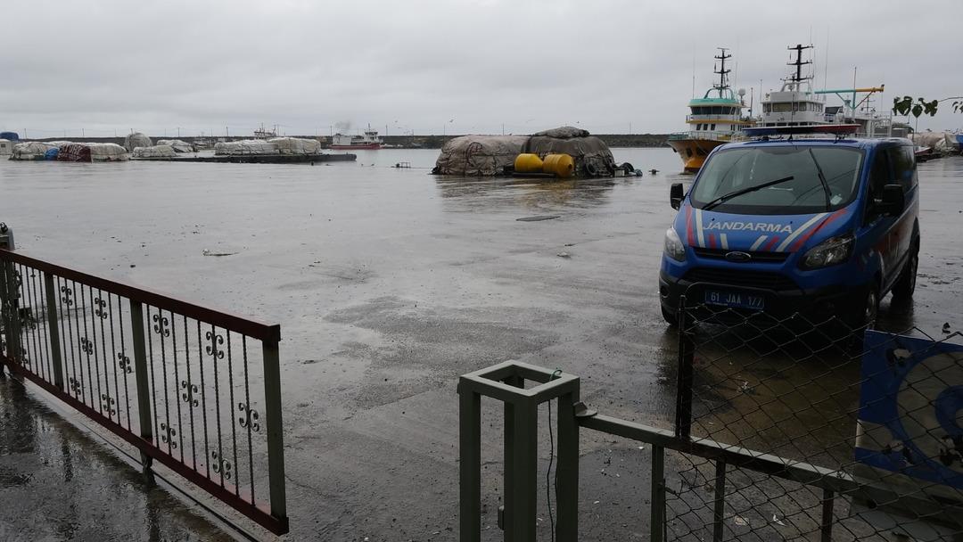 Trabzon u teyakkuza geçirdi, İstanbul dan özel ekip istendi! Yabancı menşeli cisim alarmı: "İçinde bomba olduğu tespit edildi" 15
