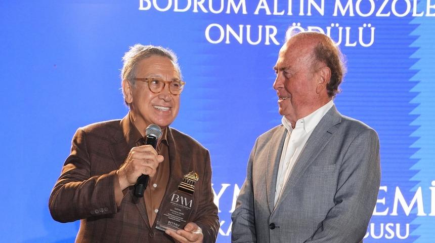 Bodrum Altın Mozole Onur Ödülü Efsane Halikarnas’ın kurucusu Süleyman Demir’e verildi
