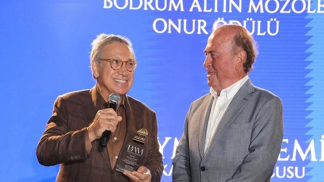 Bodrum Altın Mozole Onur Ödülü Efsane Halikarnas’ın kurucusu Süleyman Demir’e verildi