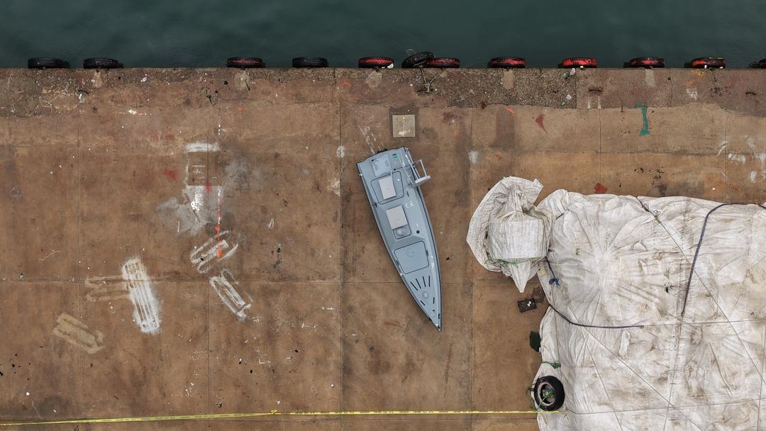 Trabzon u teyakkuza geçirdi, İstanbul dan özel ekip istendi! Yabancı menşeli cisim alarmı: "İçinde bomba olduğu tespit edildi" 1