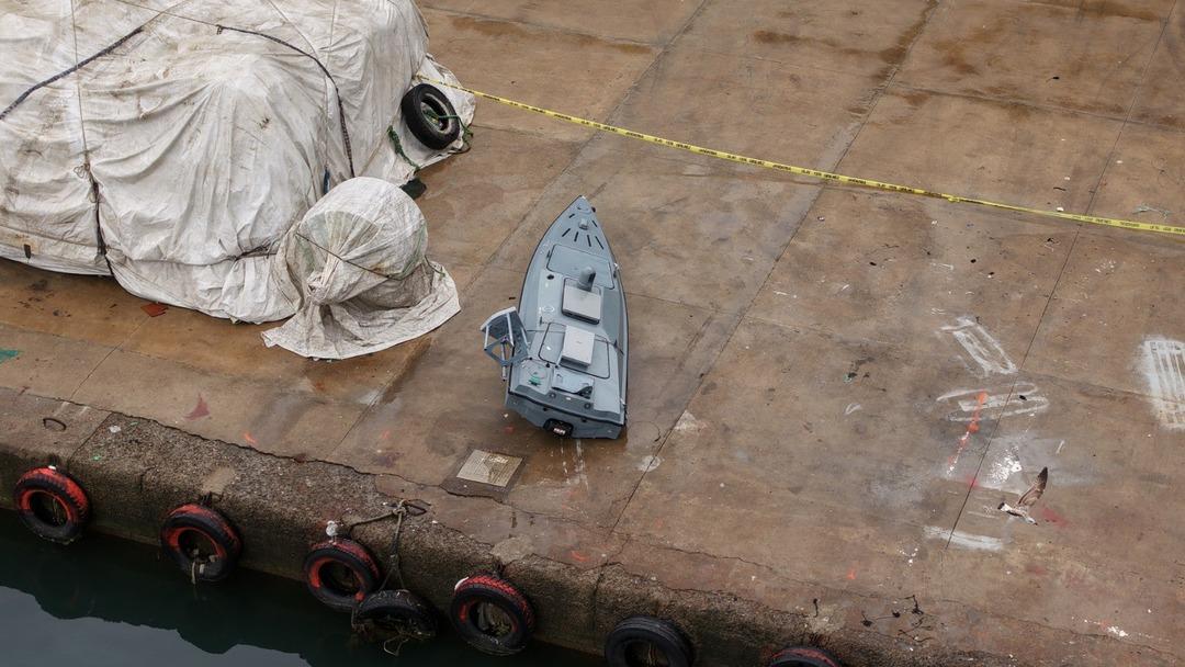 Trabzon u teyakkuza geçirdi, İstanbul dan özel ekip istendi! Yabancı menşeli cisim alarmı: "İçinde bomba olduğu tespit edildi" 6