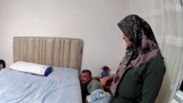 Yatak odasında yorganın altında kalarak saklanacağını sandı! Tutuklanarak cezaevine gönderildi