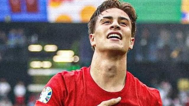 Kenan Yıldız güzel modelle aşk yaşıyor! El ele görüntülendiler